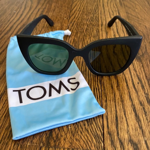 Toms Traveler Sydney Matte Black Sunglasses - Picture 1 of 4